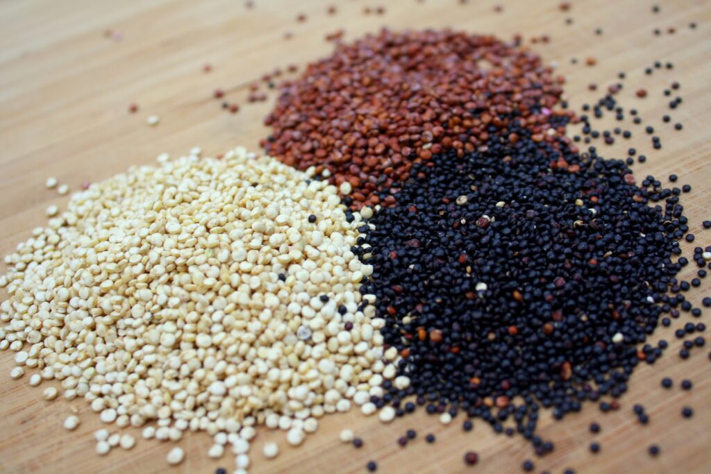 quinoa-seeds-red-white-black